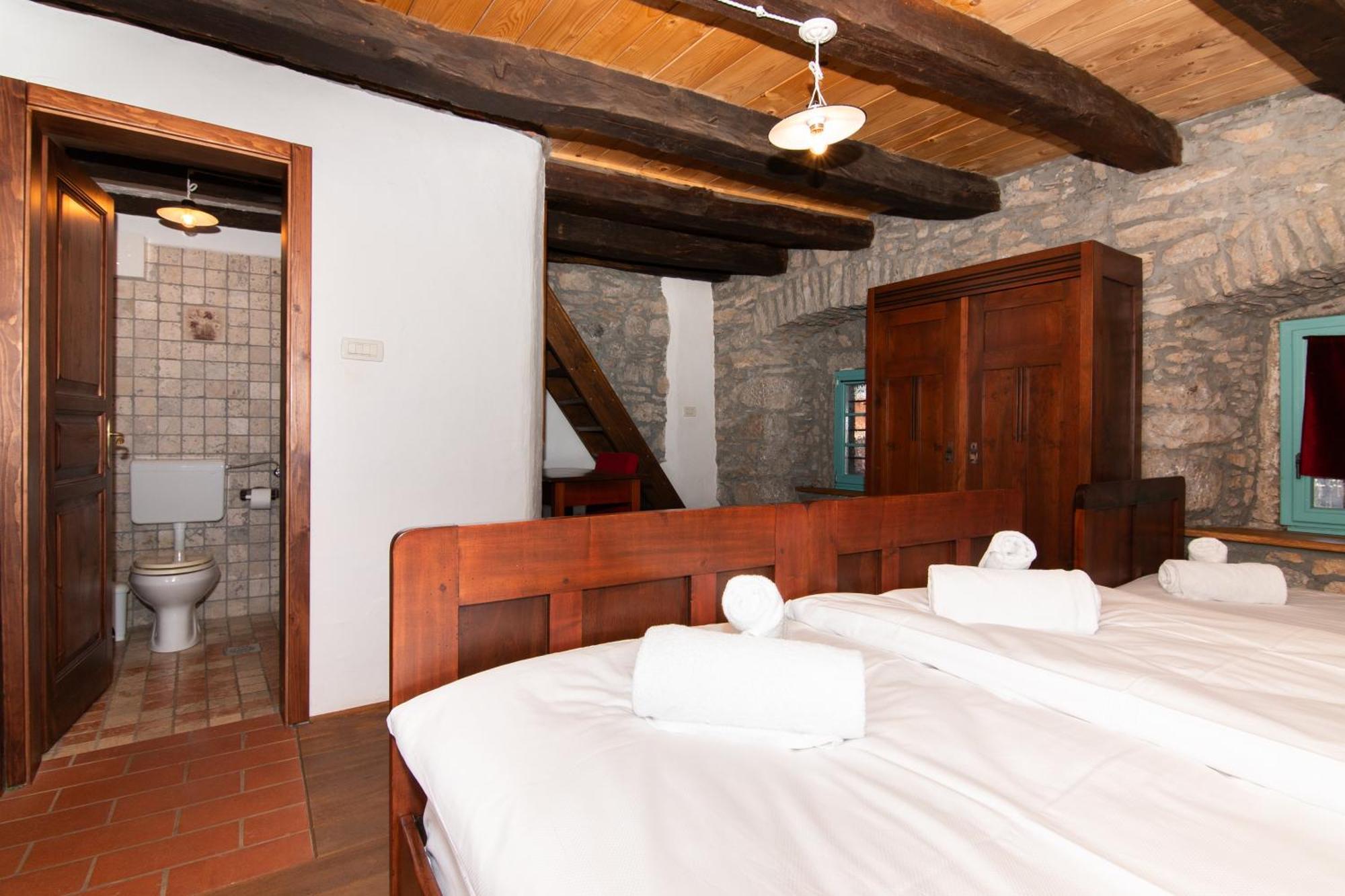 Apartments Valentinus 1800 Sežana Dış mekan fotoğraf