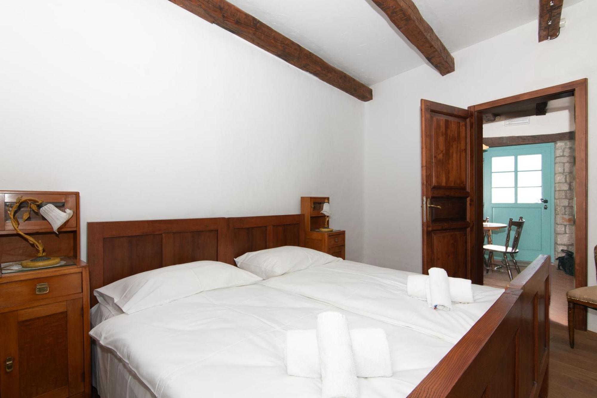 Apartments Valentinus 1800 Sežana Dış mekan fotoğraf
